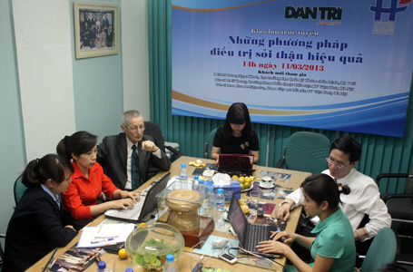 Dân trí: BS Lê Sĩ Trung giao lưu trực tuyến về sỏi tiết niệu tại báo Dân trí